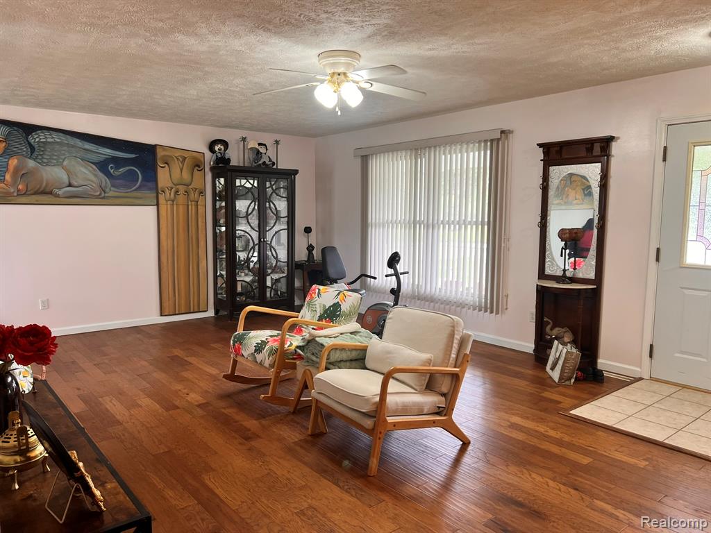 320 Roller Way, Mayville Vlg, MI 48744 — Photo 3