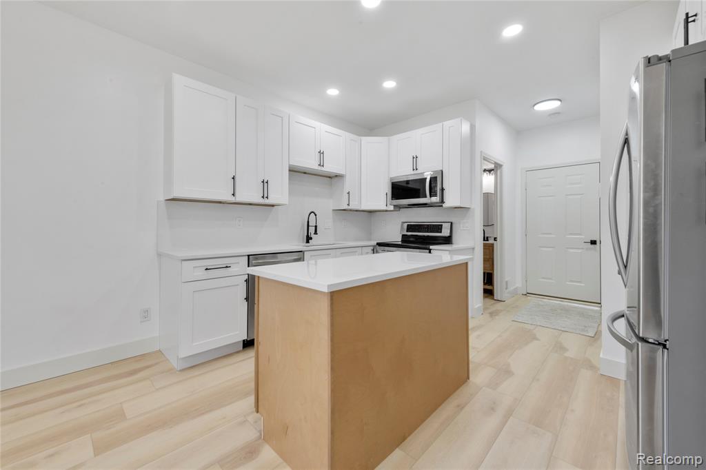 4392 Gateway Circle, West Bloomfield, MI — Photo 10