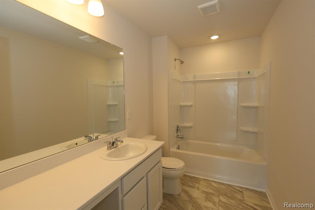 408 Hidden River W, Holly, MI 48442 — Photo 27