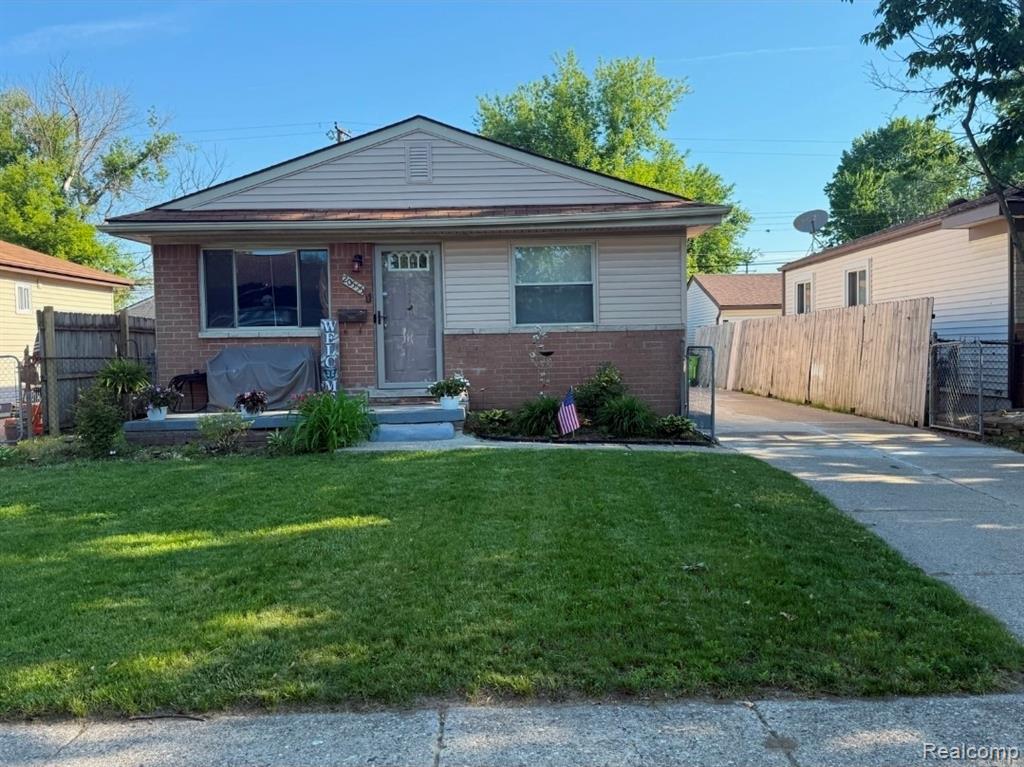 20555 Woodward Street, Clinton Twp, MI 48035