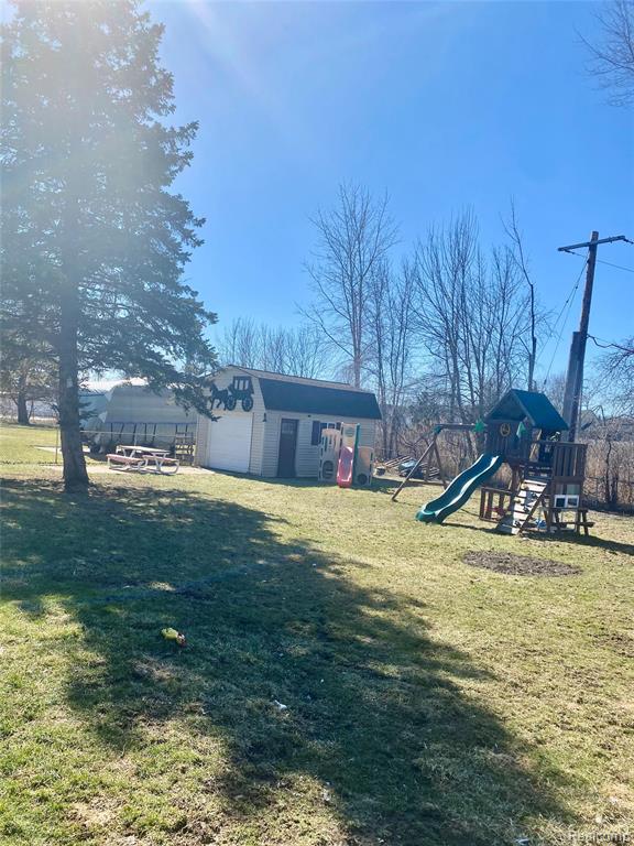 24816 Pamela Street, Flat Rock, MI 48134 — Photo 30