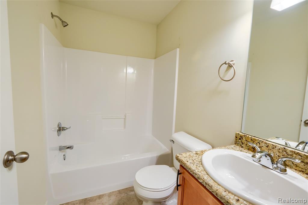 4503 Cross Creek Boulevard, Burton, MI 48509 — Photo 24