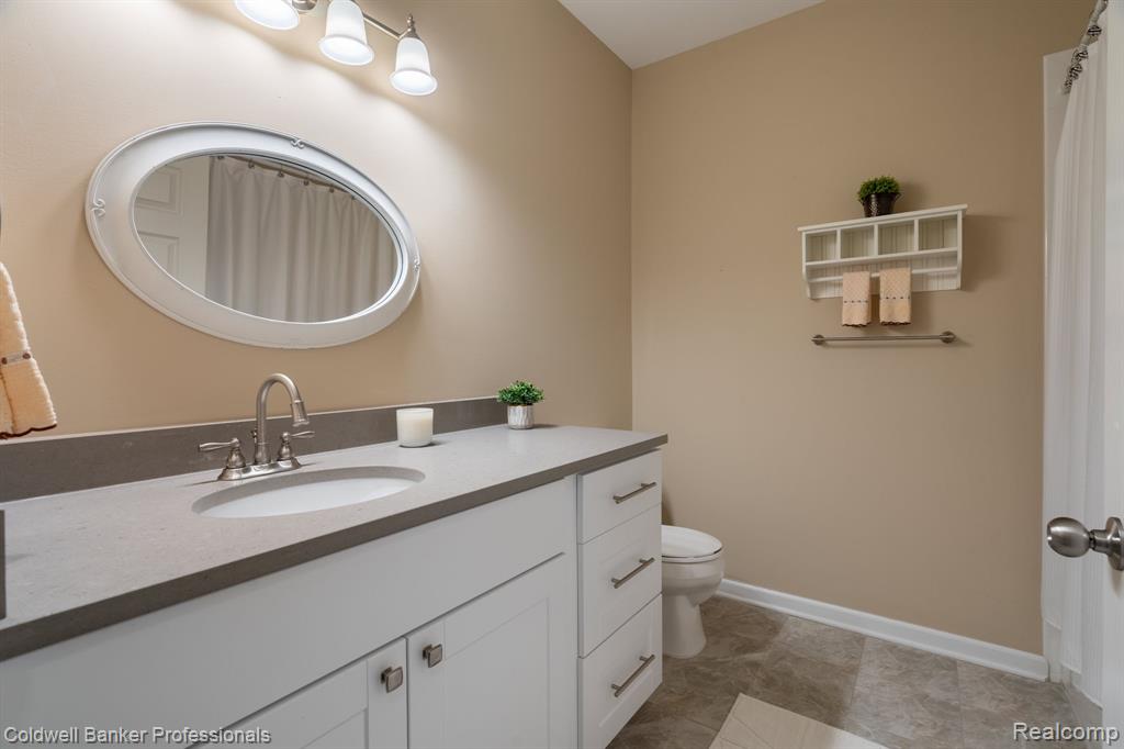 5656 Flagstaff Pines Dr, Shelby Twp, MI 48317 — Photo 16
