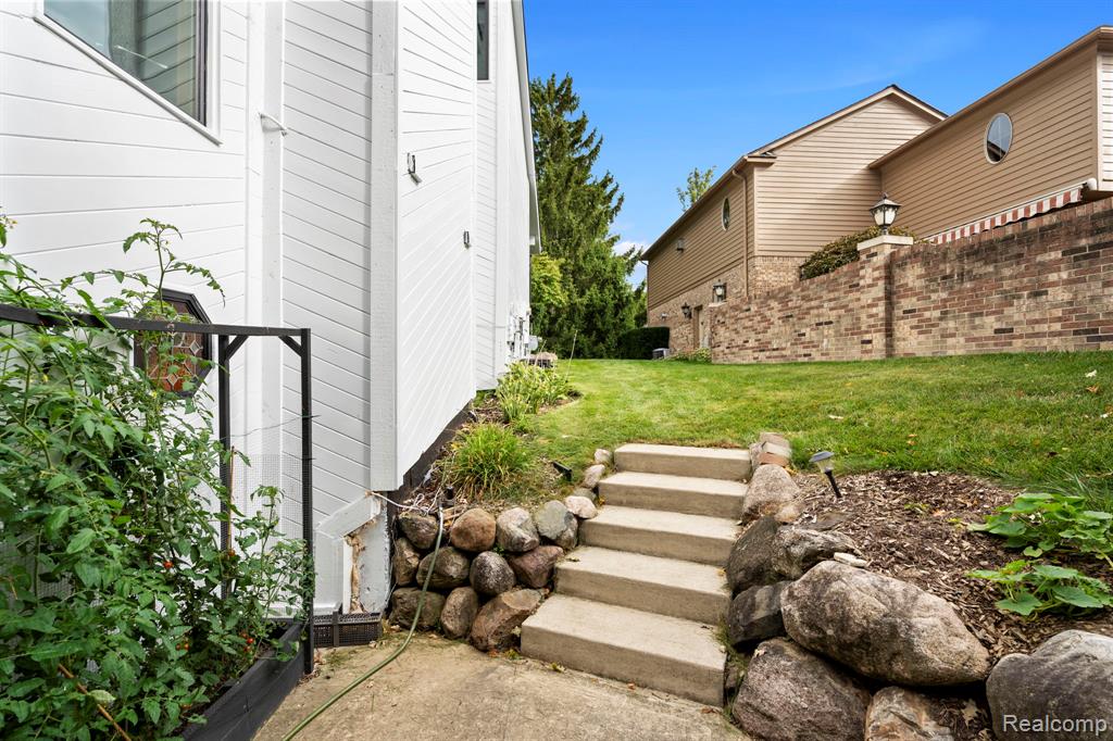 4540 Rolling Pine Court, West Bloomfield, MI 48323 — Photo 47