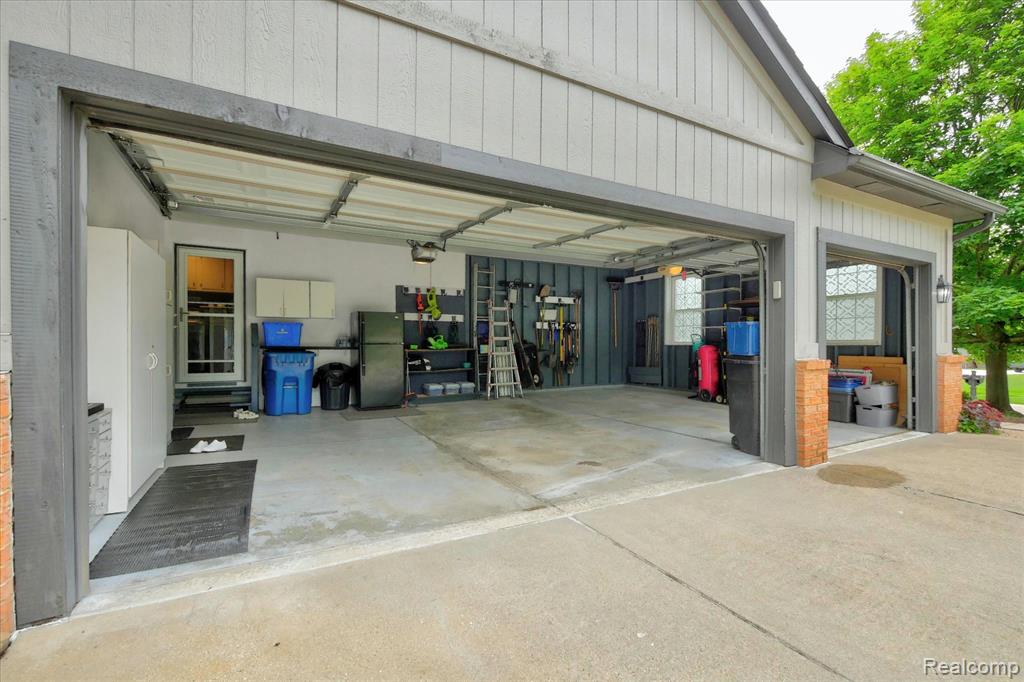 2333 Sandlewood Drive, White Lake, MI 48383 — Photo 45