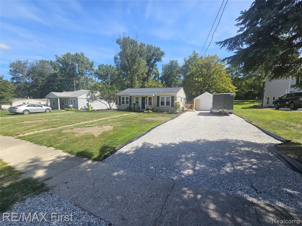 810 Forest Drive, Fenton, MI 48430 — front exterior