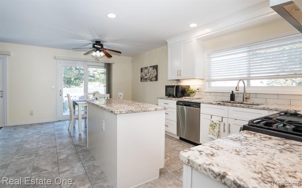 4995 Stoddard Drive, Troy, MI 48085 — Photo 13