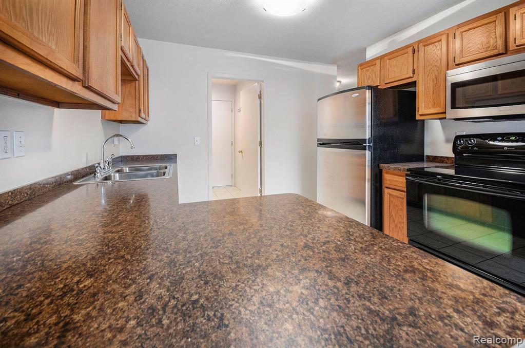 6530 DEERHURST Drive, Westland, MI — Photo 12