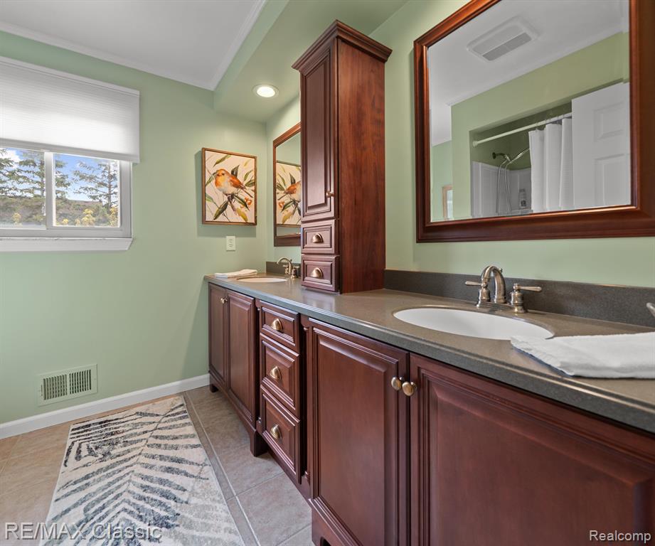 45597 HOLMES Drive, Canton, MI 48187 — Photo 44