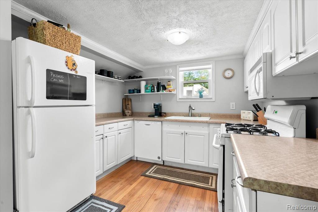 32 CEDAR Street, Ortonville, MI 48462 — Photo 12