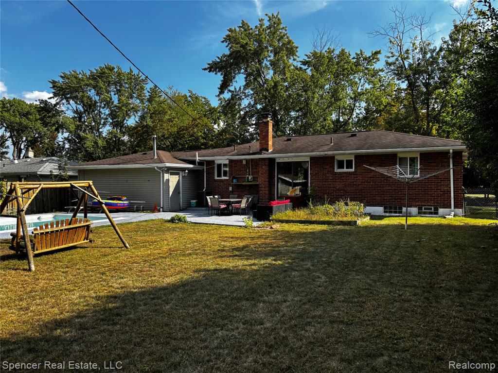 5726 Sutherland Drive, Waterford, MI 48327 — Photo 32
