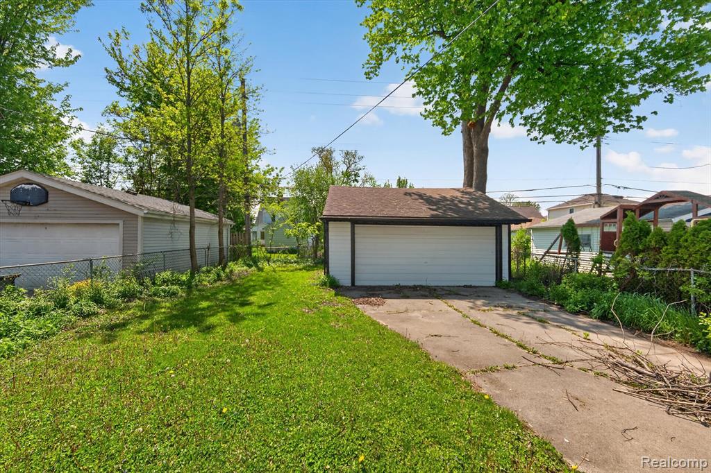 1781 Brys Drive, Grosse Pointe Woods, MI 48236 — Photo 34