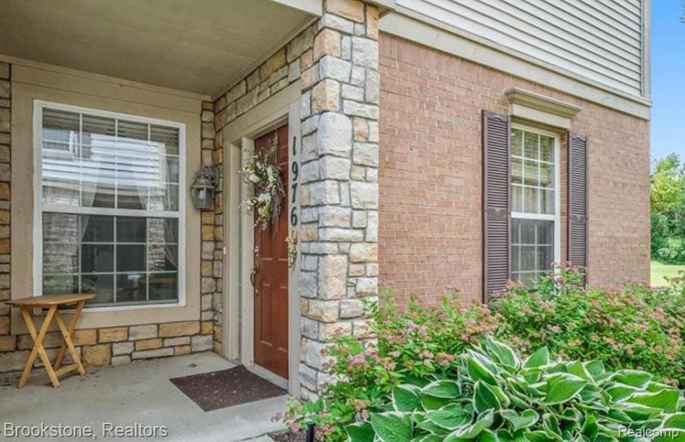 1976 Pinecroft Drive, 194, Canton, MI 48188