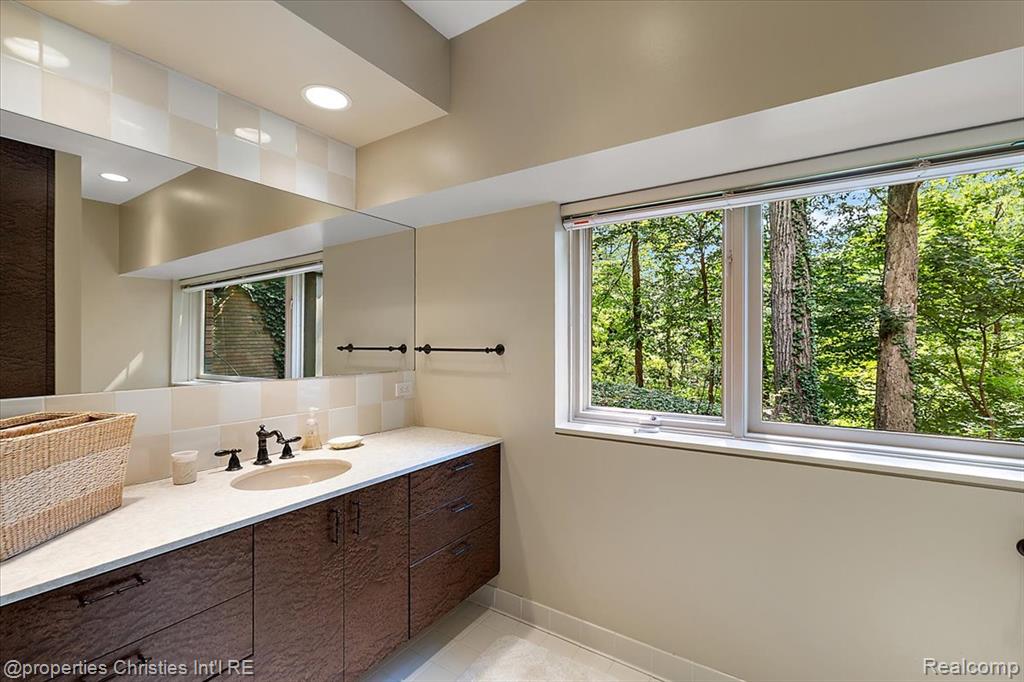 4647 Private Lake Drive, Bloomfield Hills, MI 48301 — Photo 57