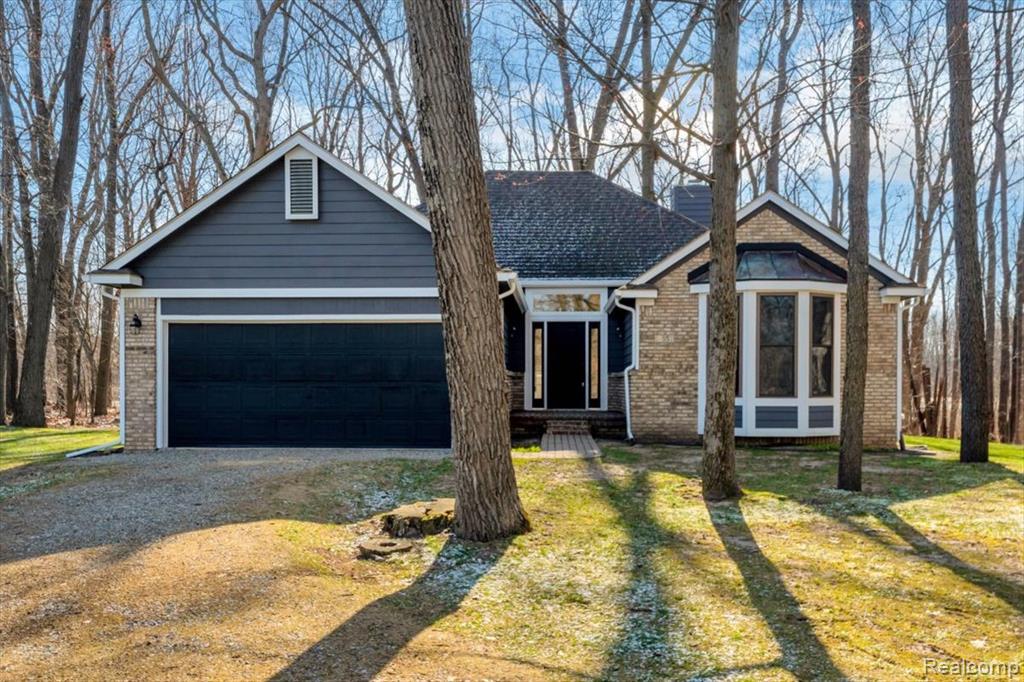 10557 Skeman Road, Brighton, MI 48114 — Photo 2