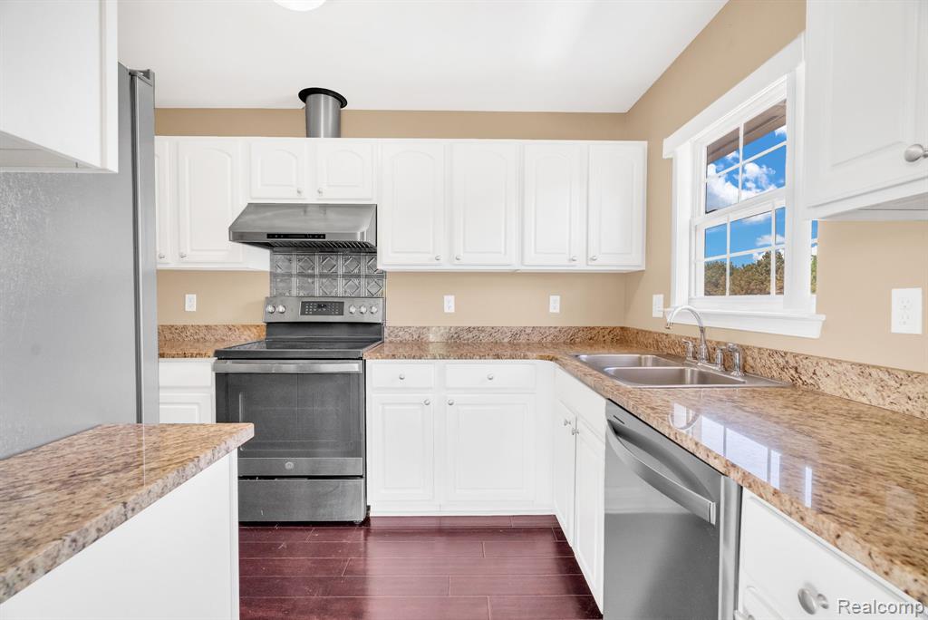16901 Carriage Way, Northville, MI — Photo 18