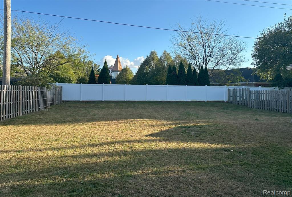 401 W Broad Street, Linden, MI 48451 — Photo 4
