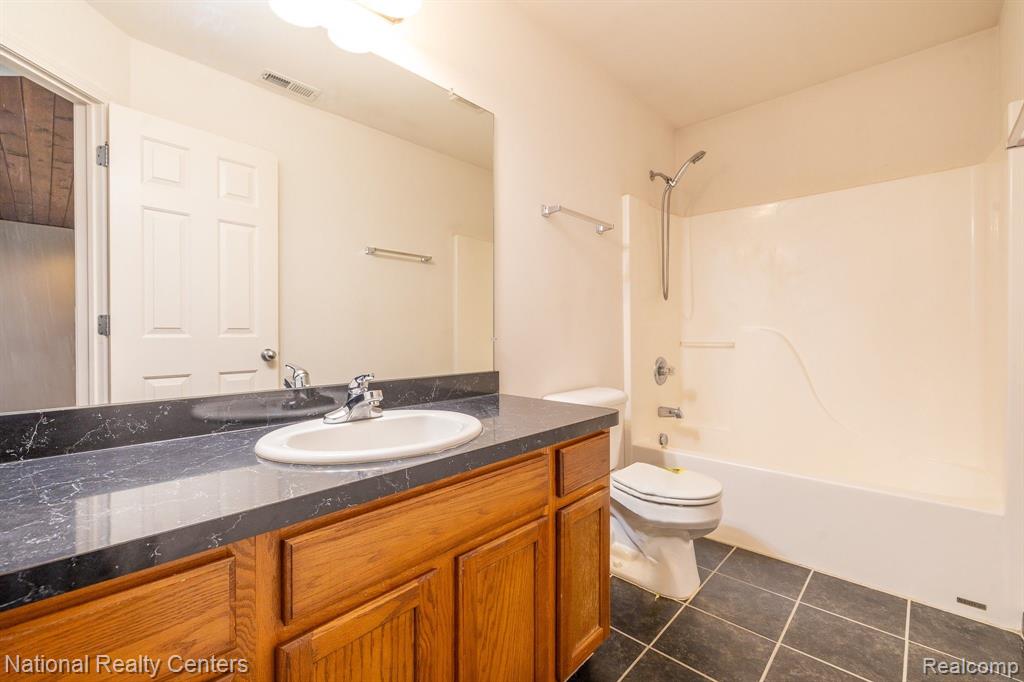 7653 Wood Brook Road, Ann Arbor, MI 48103 — Photo 35
