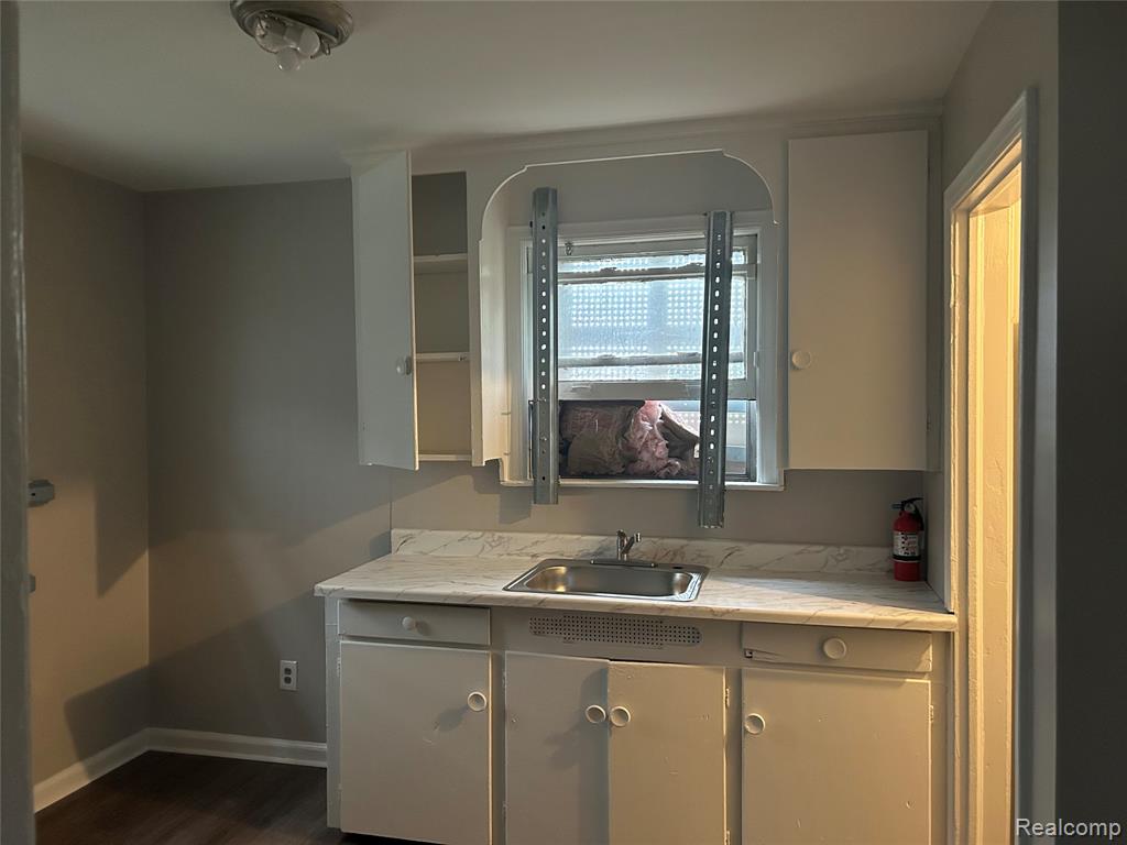 7353 Ashton Avenue, Detroit, MI 48228 — Photo 2
