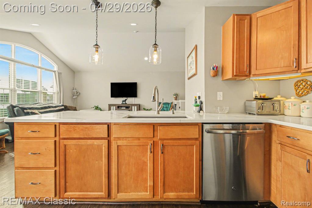 47616 Pembroke Drive, 97, Canton, MI 48188 — Photo 10
