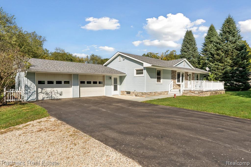6505 Strawberry Lake Road, Hamburg, MI — Photo 5