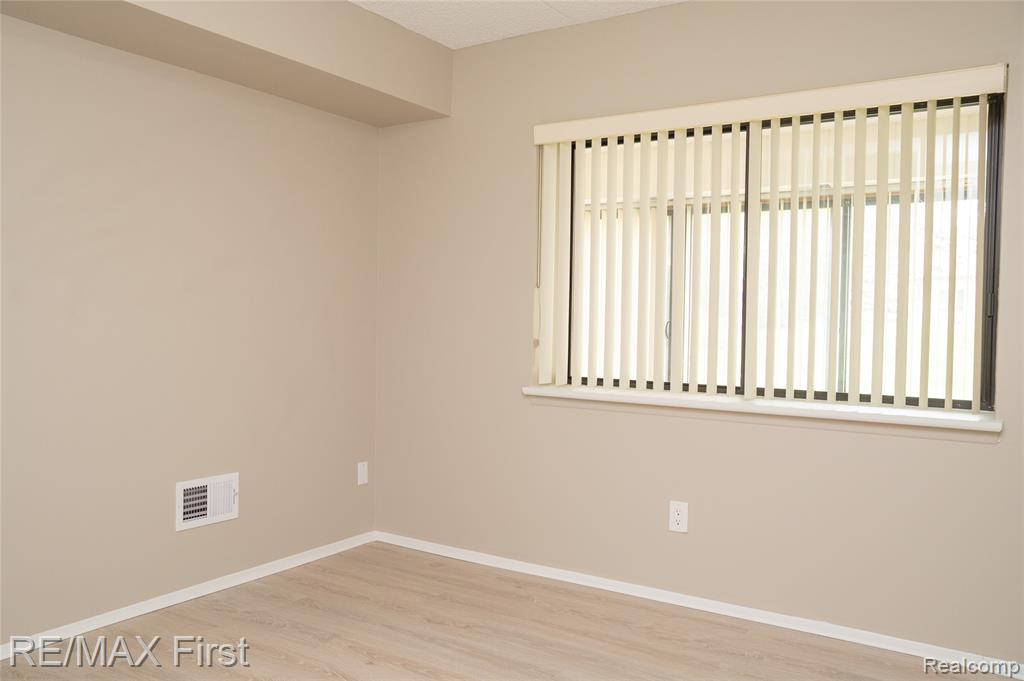 17865 University Park Drive, Livonia, MI 48152 — Photo 56