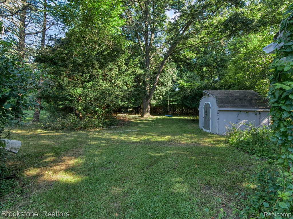 7146 ARROWOOD Drive, West Bloomfield, MI 48324 — Photo 41