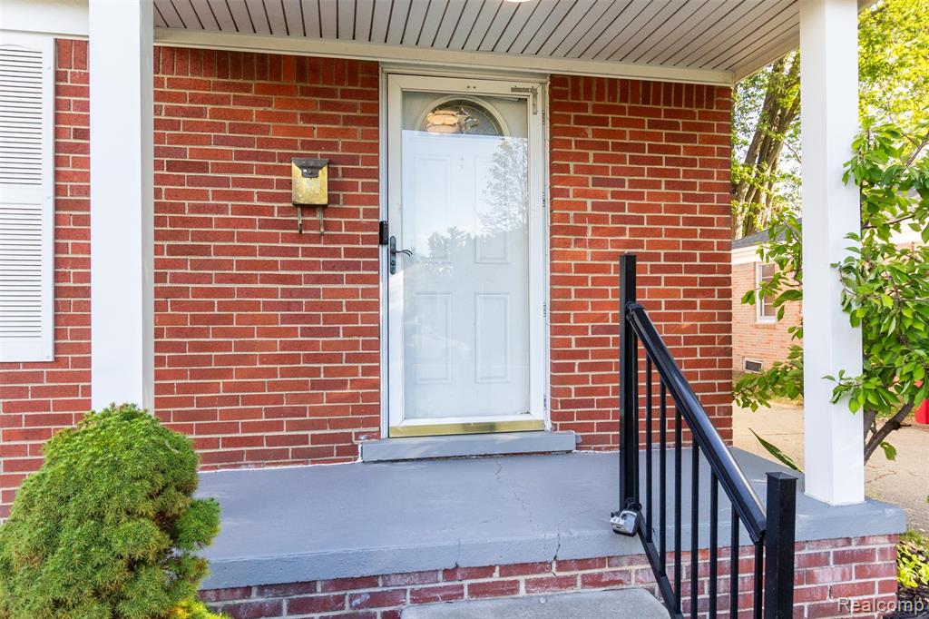 8235 Mackay Court, Utica, MI 48317 — Photo 4