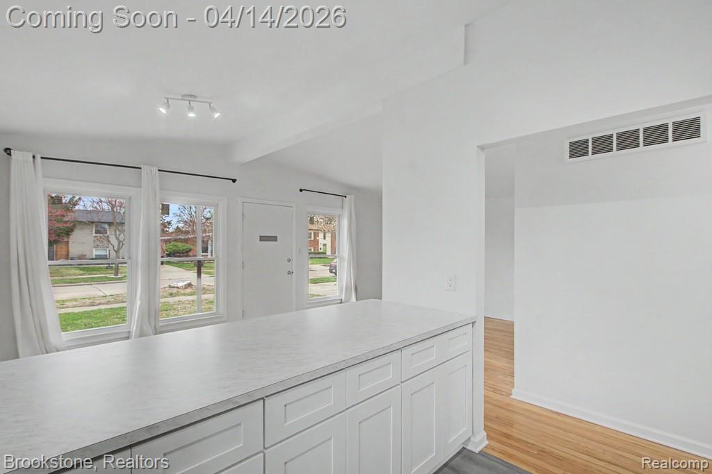 29242 Shirley Avenue, Madison Heights, MI 48071 — Photo 18