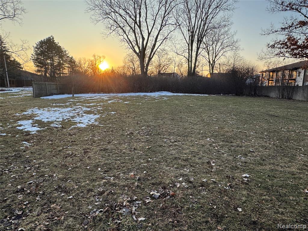 28819 Lahser Road, Southfield, MI 48034