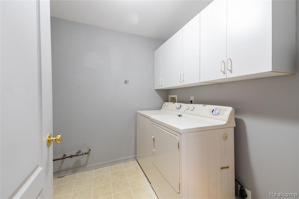 23030 Williamsburg Circle, 15, Woodhaven, MI 48183 — Photo 19