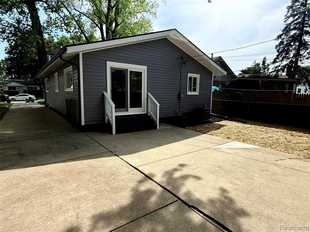 21805 Downing Street, Saint Clair Shores, MI 48080 — Photo 6