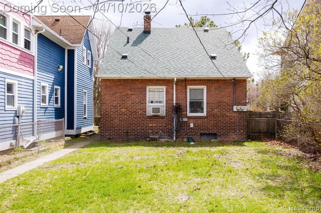 344 Oak Street, Wyandotte, MI 48192 — Photo 8
