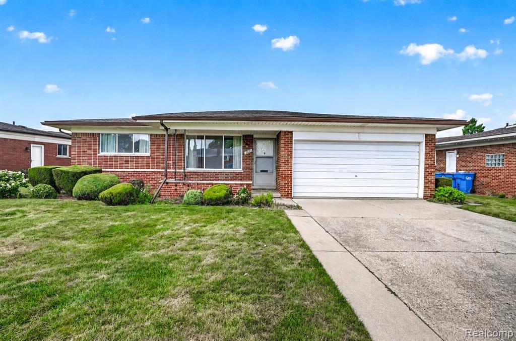32341 Dover Avenue, Warren, MI 48088