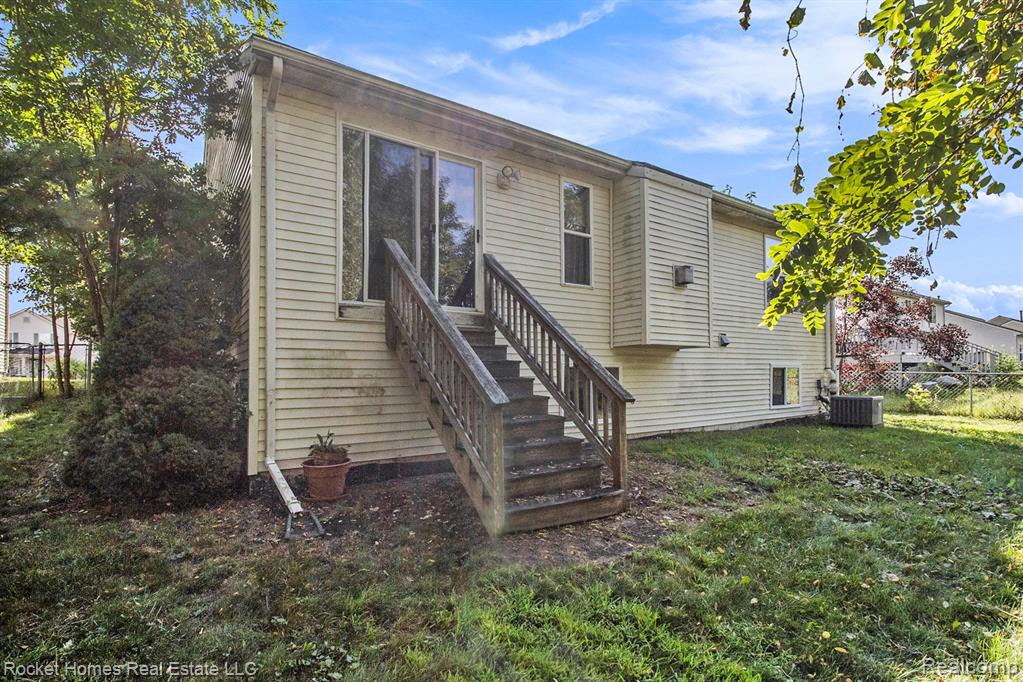 7256 MAPLELAWN Drive, Ypsilanti, MI 48197 — Photo 25