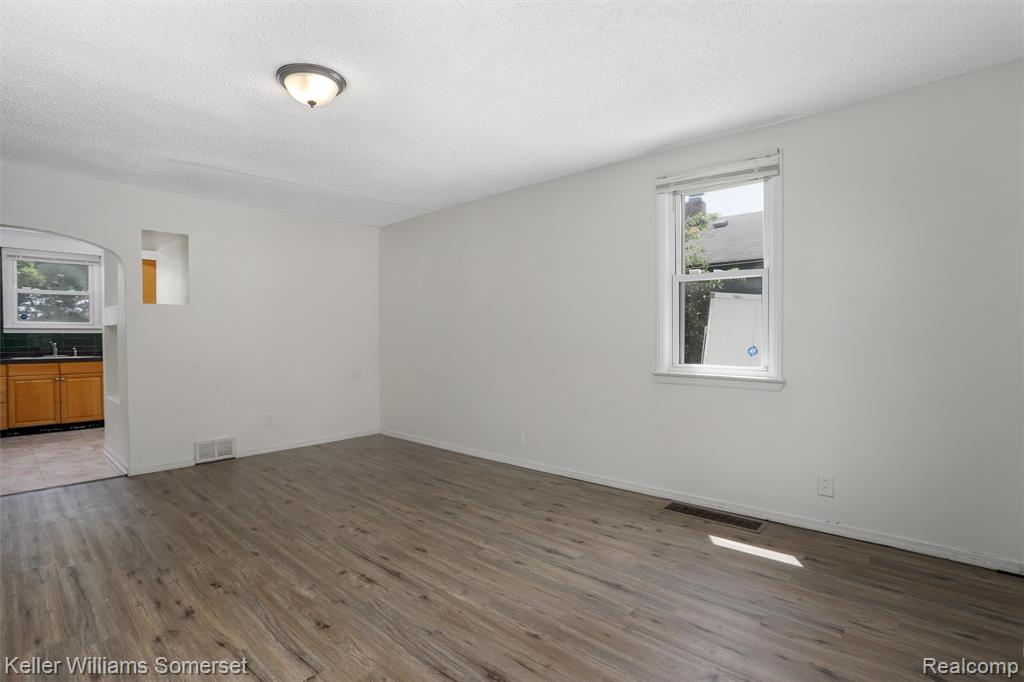 664 Emerson Avenue, Pontiac, MI 48340 — Photo 4