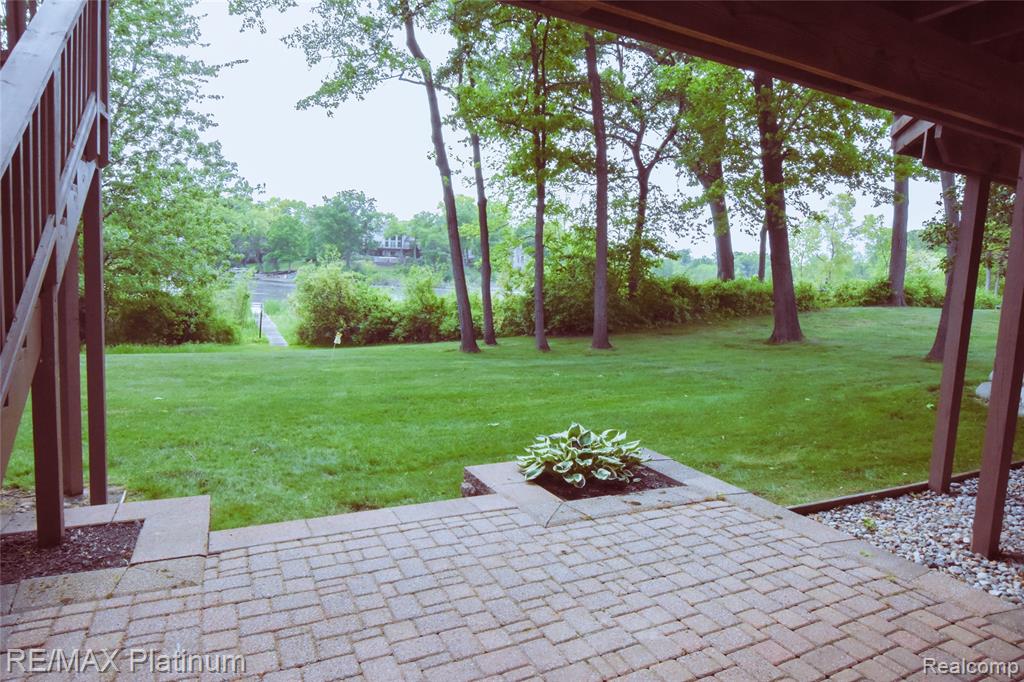 8342 ISLANDVIEW Court, Brighton, MI 48114 — Photo 7