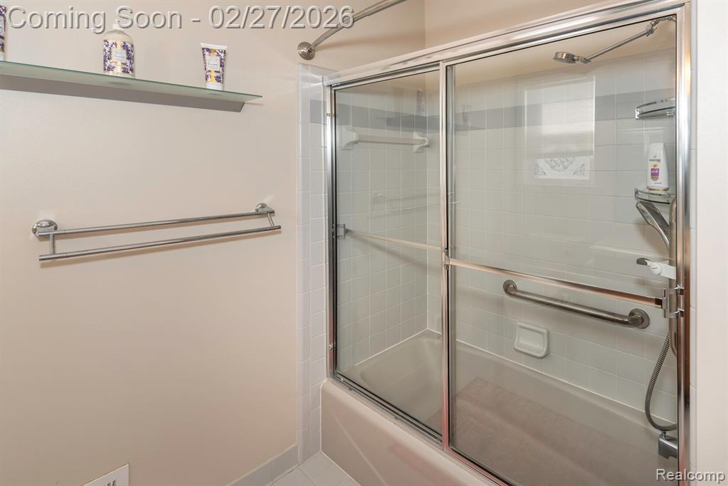 8203 Barrington Drive, Ypsilanti, MI 48198 — Photo 10