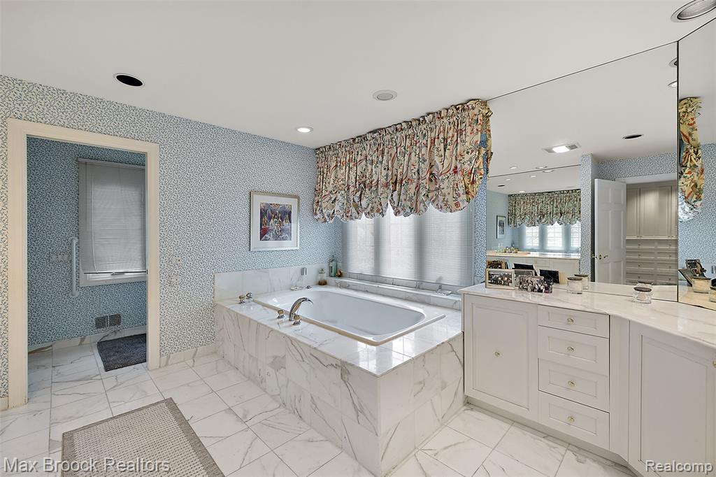 765 Chester Street, Birmingham, MI 48009 — Photo 17