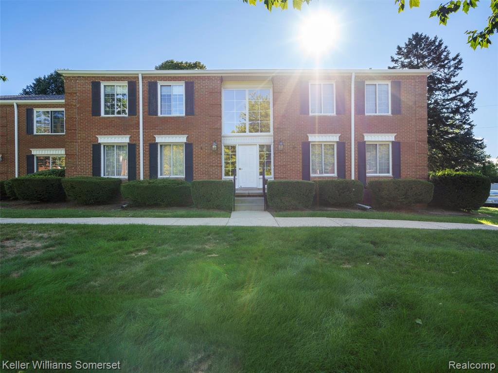 773 E Fox Hills Drive, Bloomfield Hills, MI 48304 — Photo 3