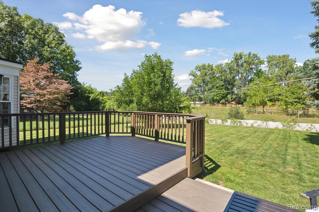 8979 BROUGHAM Drive, Sterling Heights, MI 48312 — Photo 44