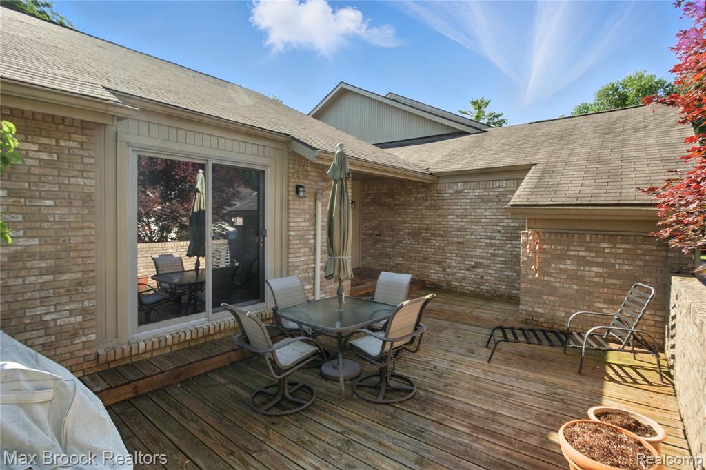 4185 Foxpointe Drive, West Bloomfield, MI 48323 — Photo 27