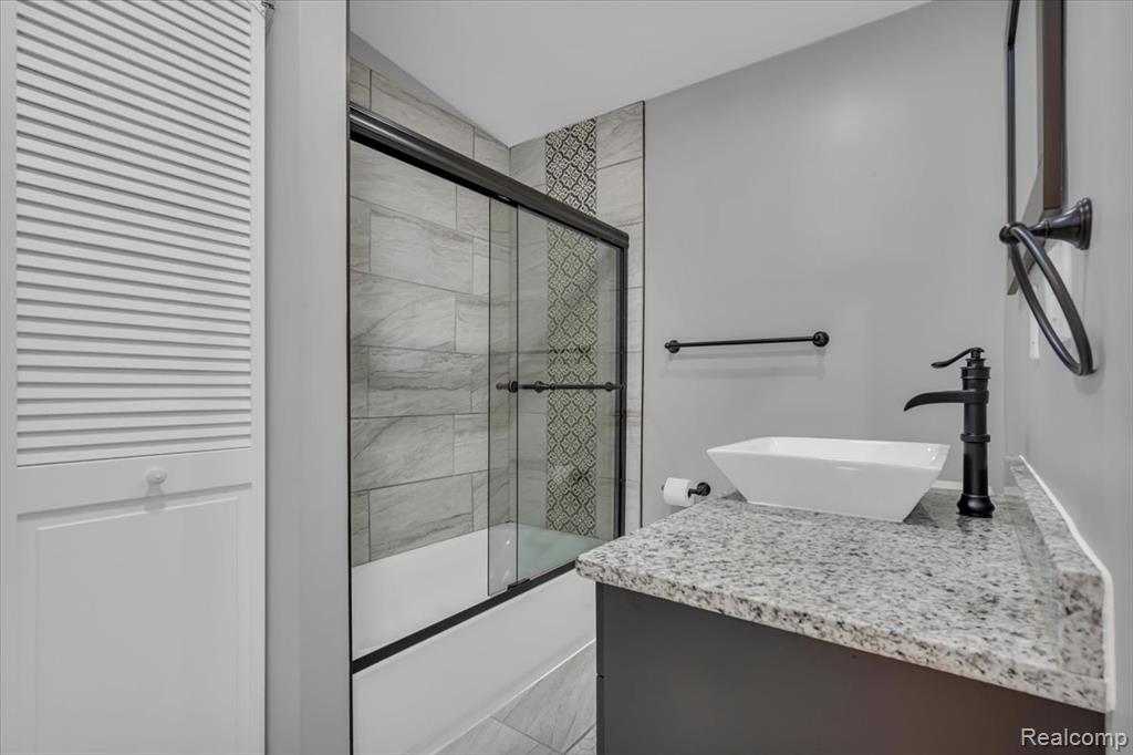 2997 Hanley Street, Hamtramck, MI 48212 — Photo 17