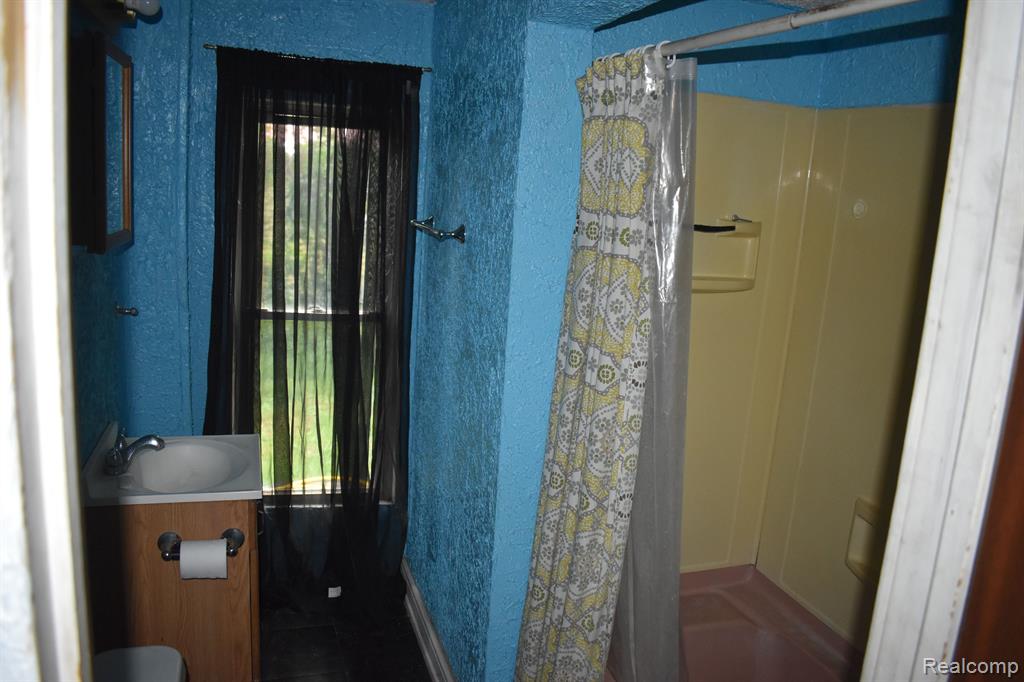 402 N SHIAWASSEE Street, Bancroft, MI 48414 — Photo 7