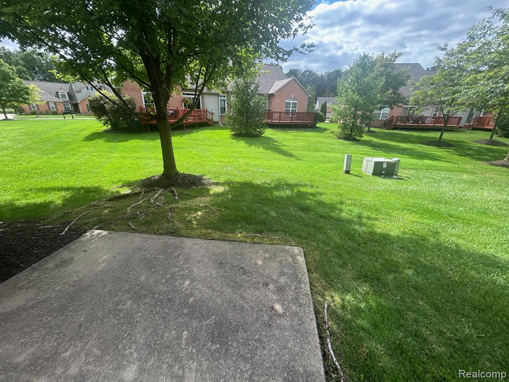 674 CHERRY ORCHARD Road, Canton, MI 48188 — Photo 35