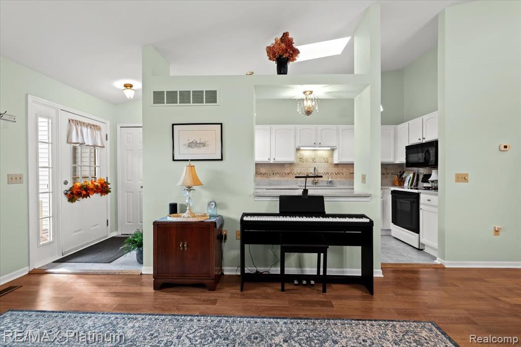 62180 Arlington Circle, 5, South Lyon, MI 48178 — Photo 9