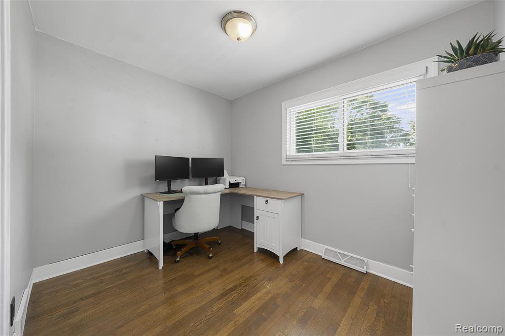 567 Roth Boulevard, Clawson, MI — Photo 13