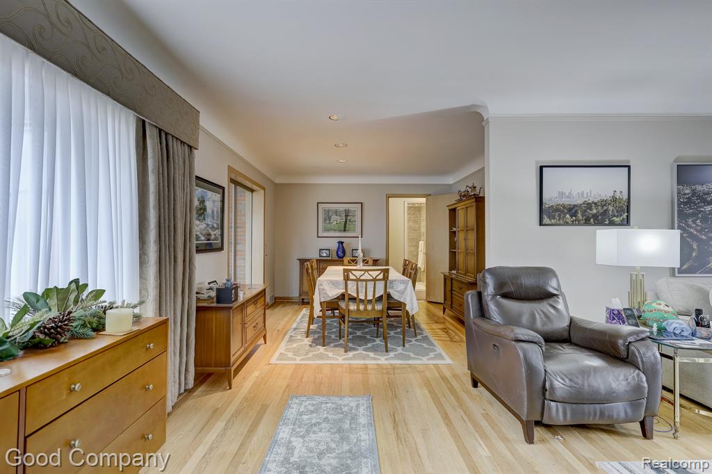 1557 Lochmoor Boulevard, Grosse Pointe Woods, MI 48236 — Photo 9