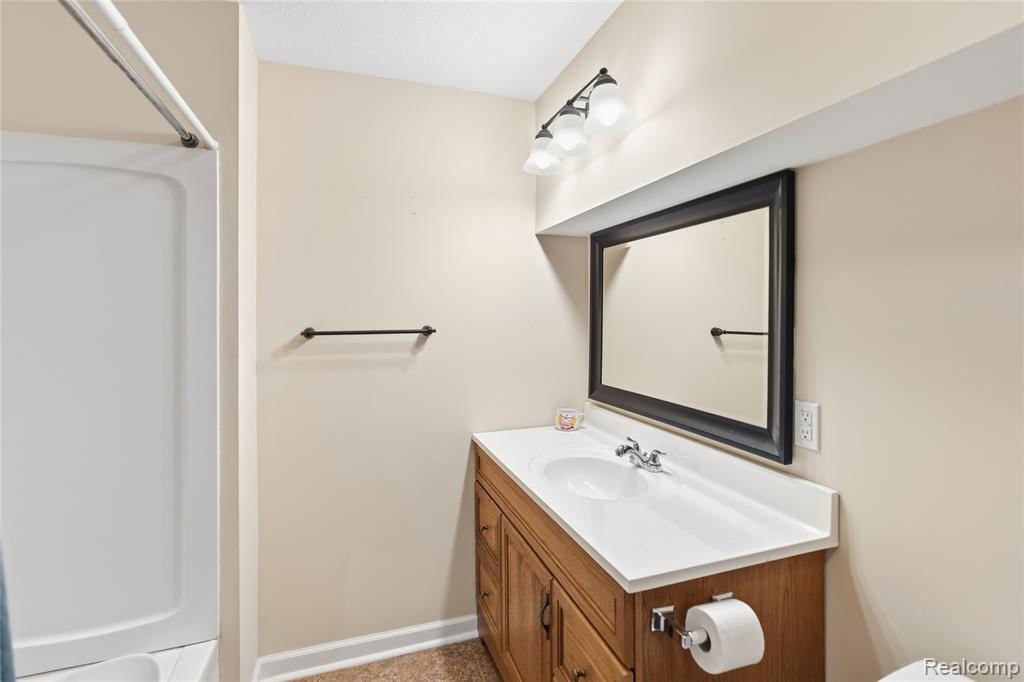 1130 Creekside Court, Burton, MI 48509 — Photo 24