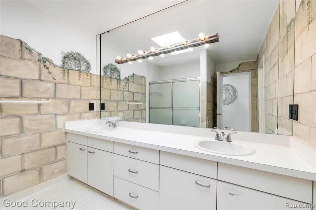 3176 Chambord Drive, West Bloomfield, MI 48323 — Photo 33